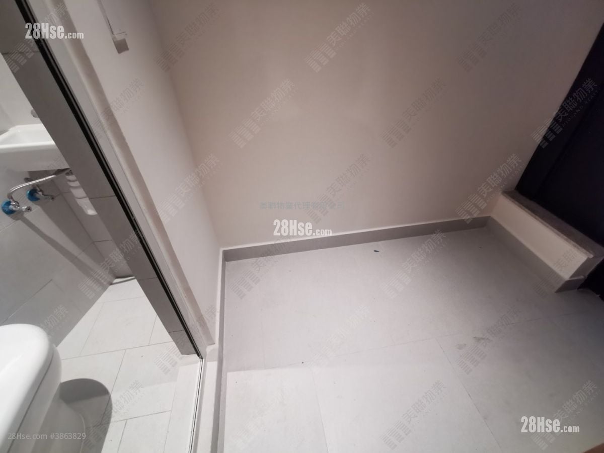 Onmantin Rental 3 Bedrooms , 2 Bathrooms 846 ft²