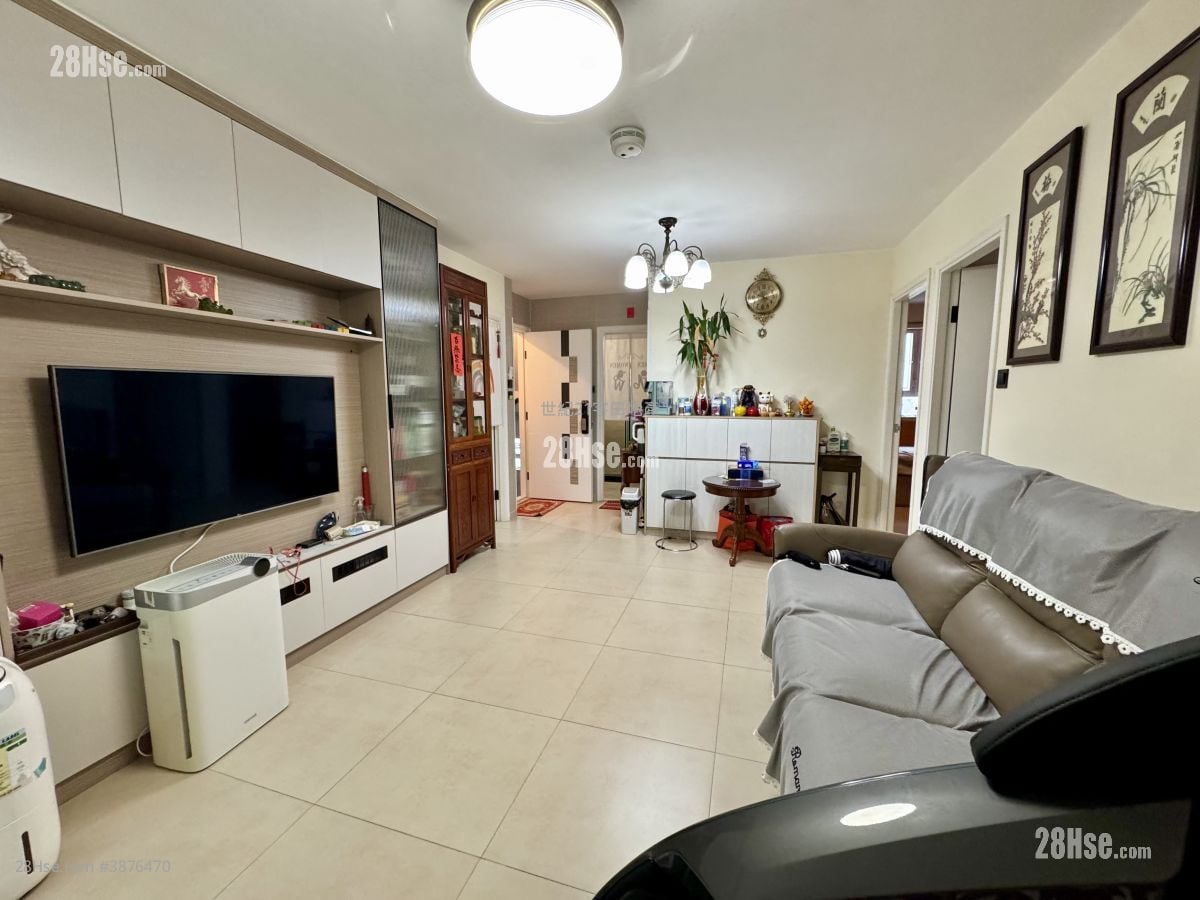 Ha Wong Yi Au       Sell 3 Bedrooms , 2 Bathrooms