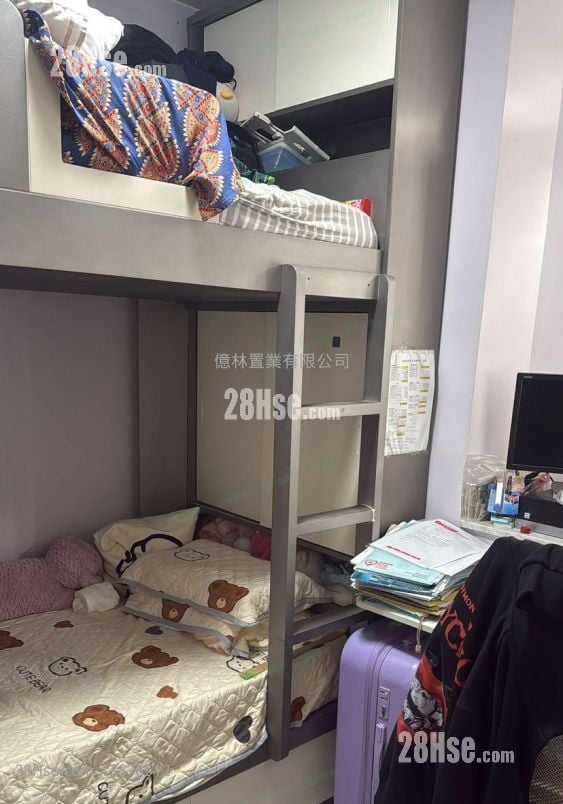 Hiu Lai Court Sell 3 Bedrooms , 1 Bathroom 596 ft²