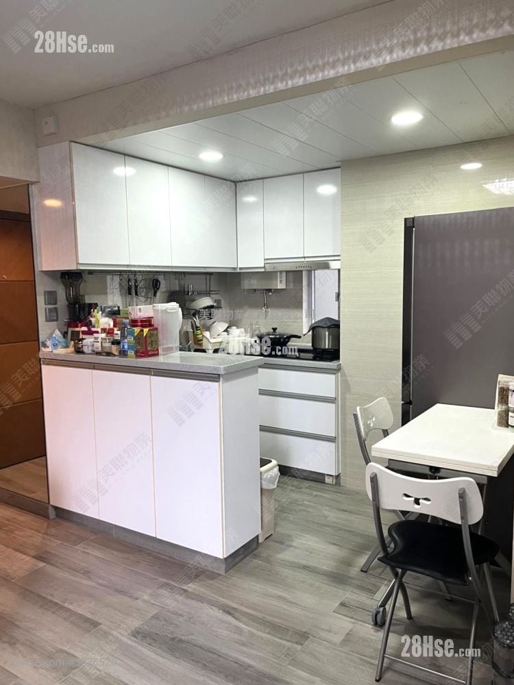 Lucky Plaza Sell 2 Bedrooms , 1 Bathroom 427 ft²