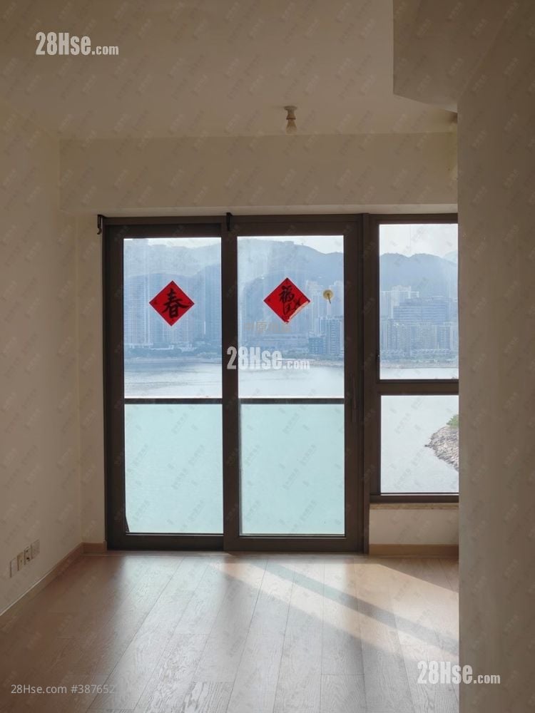 Sea To Sky Sell 3 Bedrooms , 2 Bathrooms 763 ft²