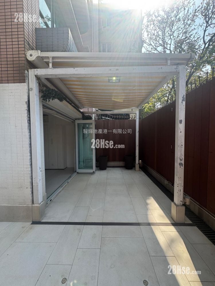 Intelligent Court Sell 1 Bedroom , 1 Bathroom 424 ft²