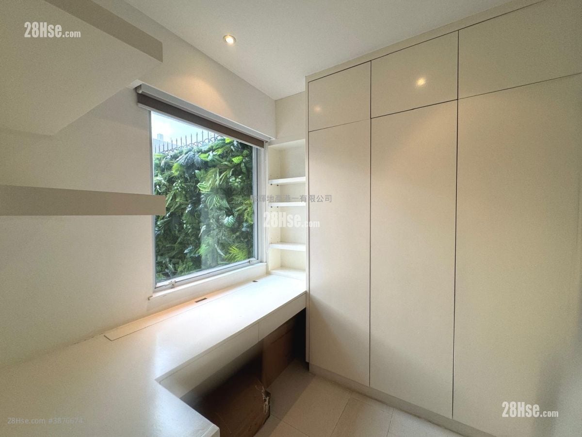 Intelligent Court Sell 1 Bedroom , 1 Bathroom 424 ft²