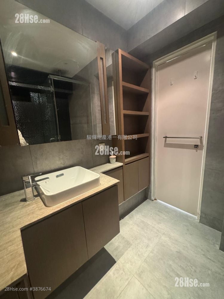 Intelligent Court Sell 1 Bedroom , 1 Bathroom 424 ft²