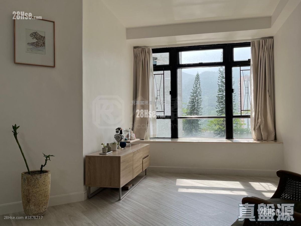 Kornhill Rental 2 Bedrooms , 1 Bathroom 529 ft²