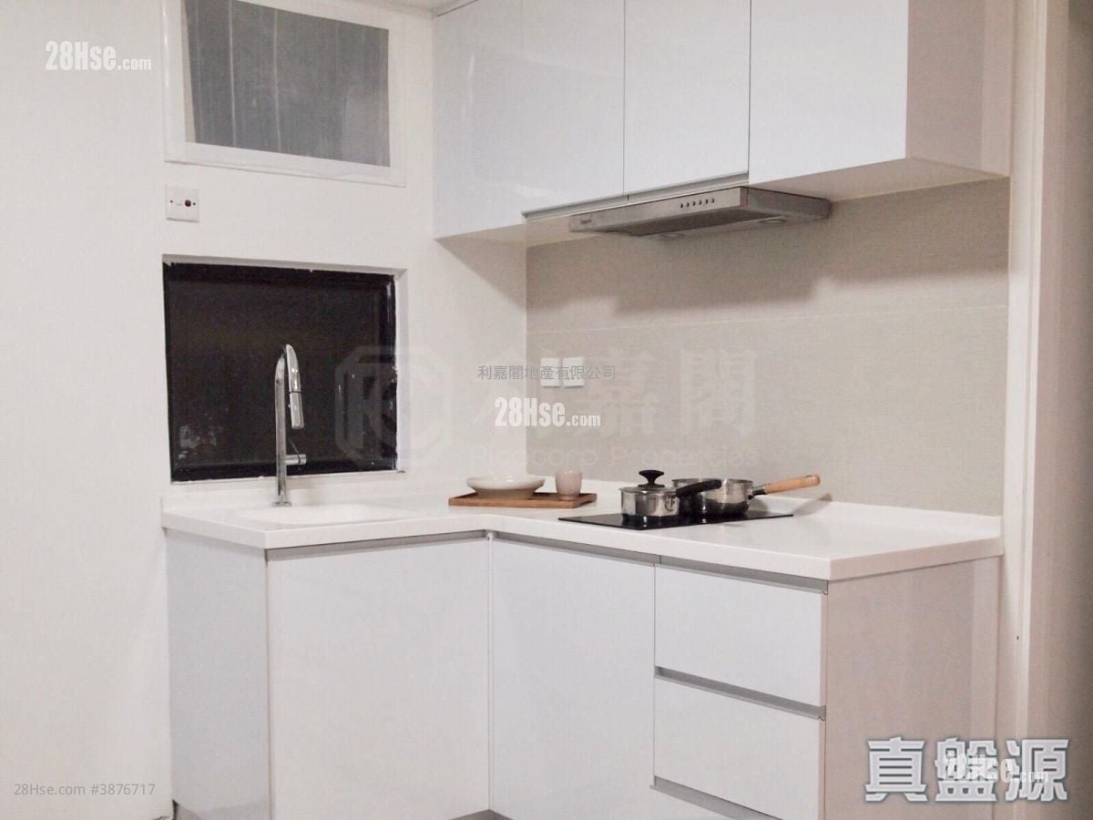 Kornhill Rental 2 Bedrooms , 1 Bathroom 529 ft²