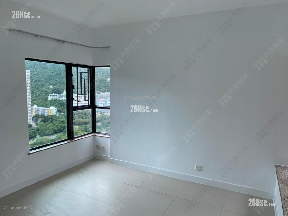 Nan Fung Plaza Sell 3 Bedrooms , 2 Bathrooms 806 ft²