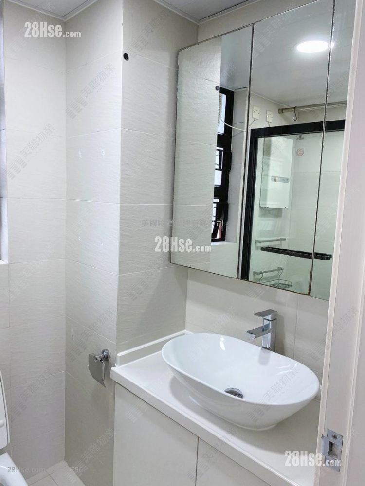 Nan Fung Plaza Sell 3 Bedrooms , 2 Bathrooms 806 ft²