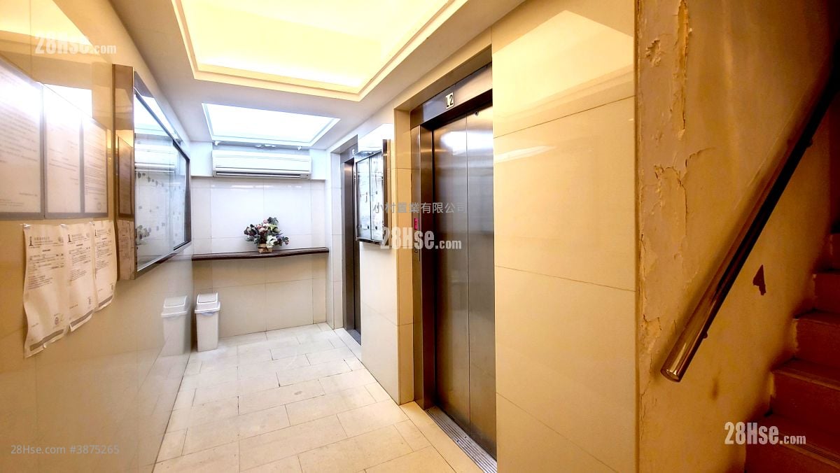 Lobby: Lunar Building Sell 4 Bedrooms , 1 Bathroom 936 ft²