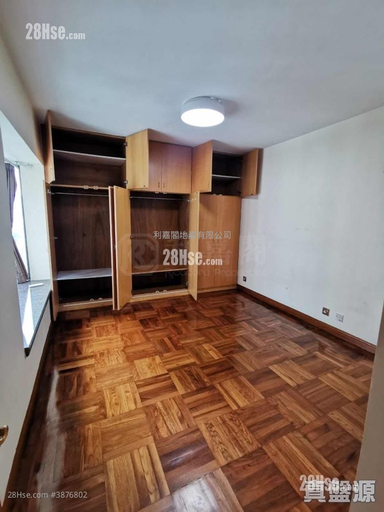 Royal Ascot Sell 3 Bedrooms 1,039 ft²