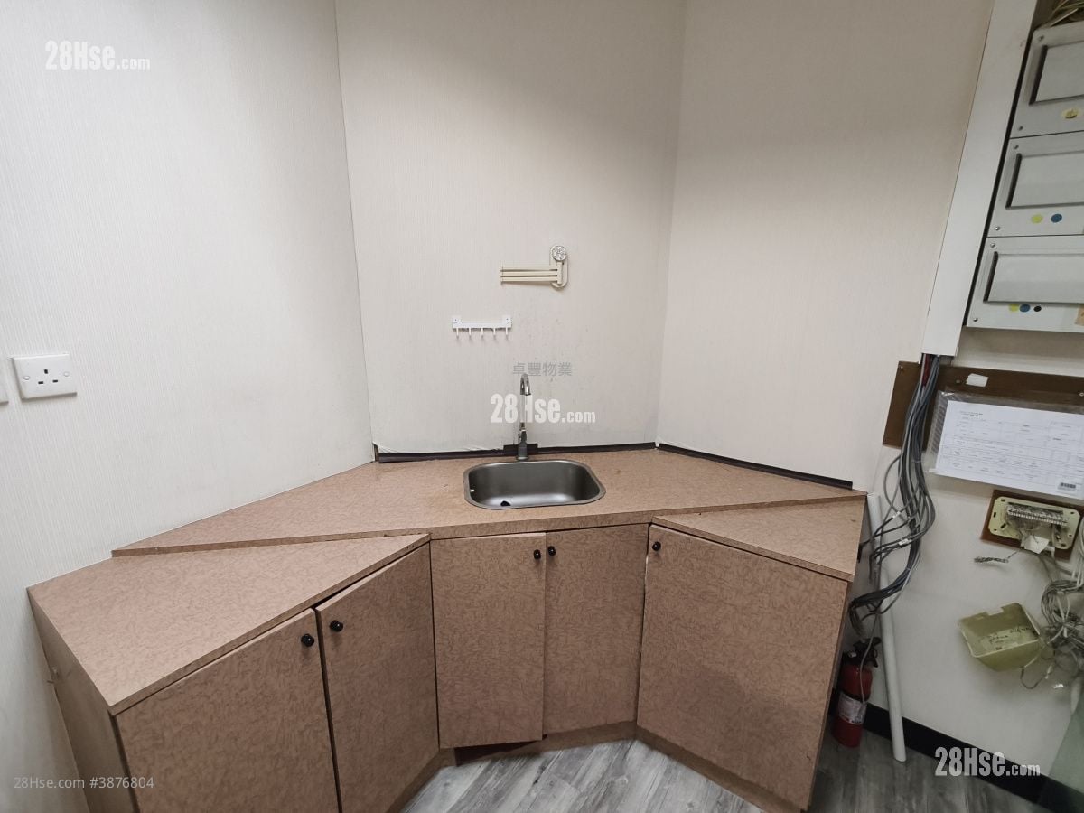 Charm Centre Rental 4 Bedrooms 1,100 ft²