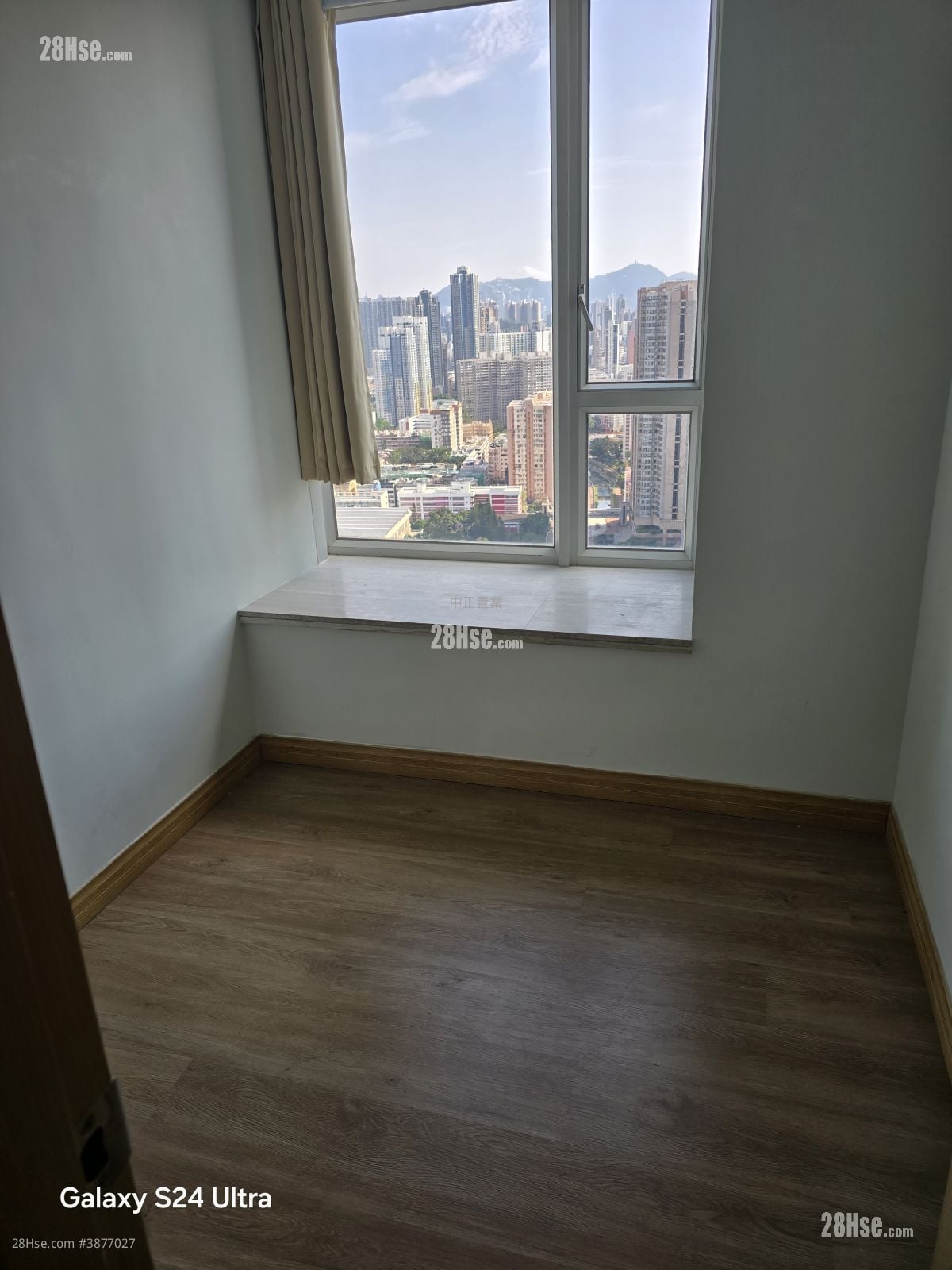 Lions Rise Rental 3 Bedrooms , 2 Bathrooms 812 ft²