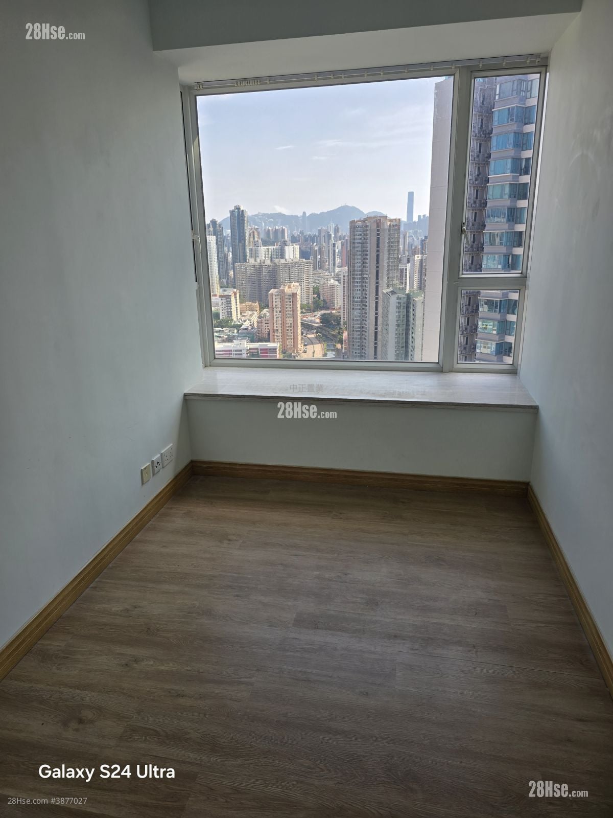 Lions Rise Rental 3 Bedrooms , 2 Bathrooms 812 ft²