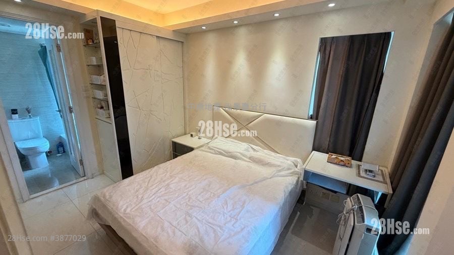 One West Kowloon Sell 3 Bedrooms 872 ft²