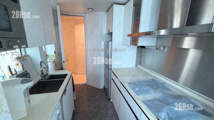 One West Kowloon Sell 3 Bedrooms 872 ft²