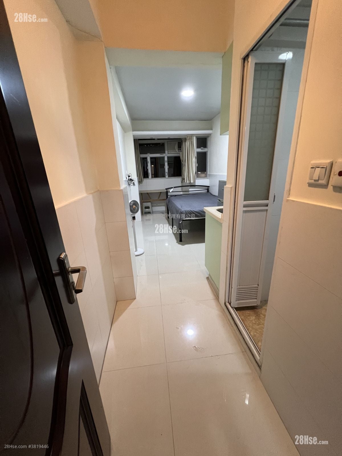 Tung Fat Building Rental Studio , 1 Bathroom 130 ft²