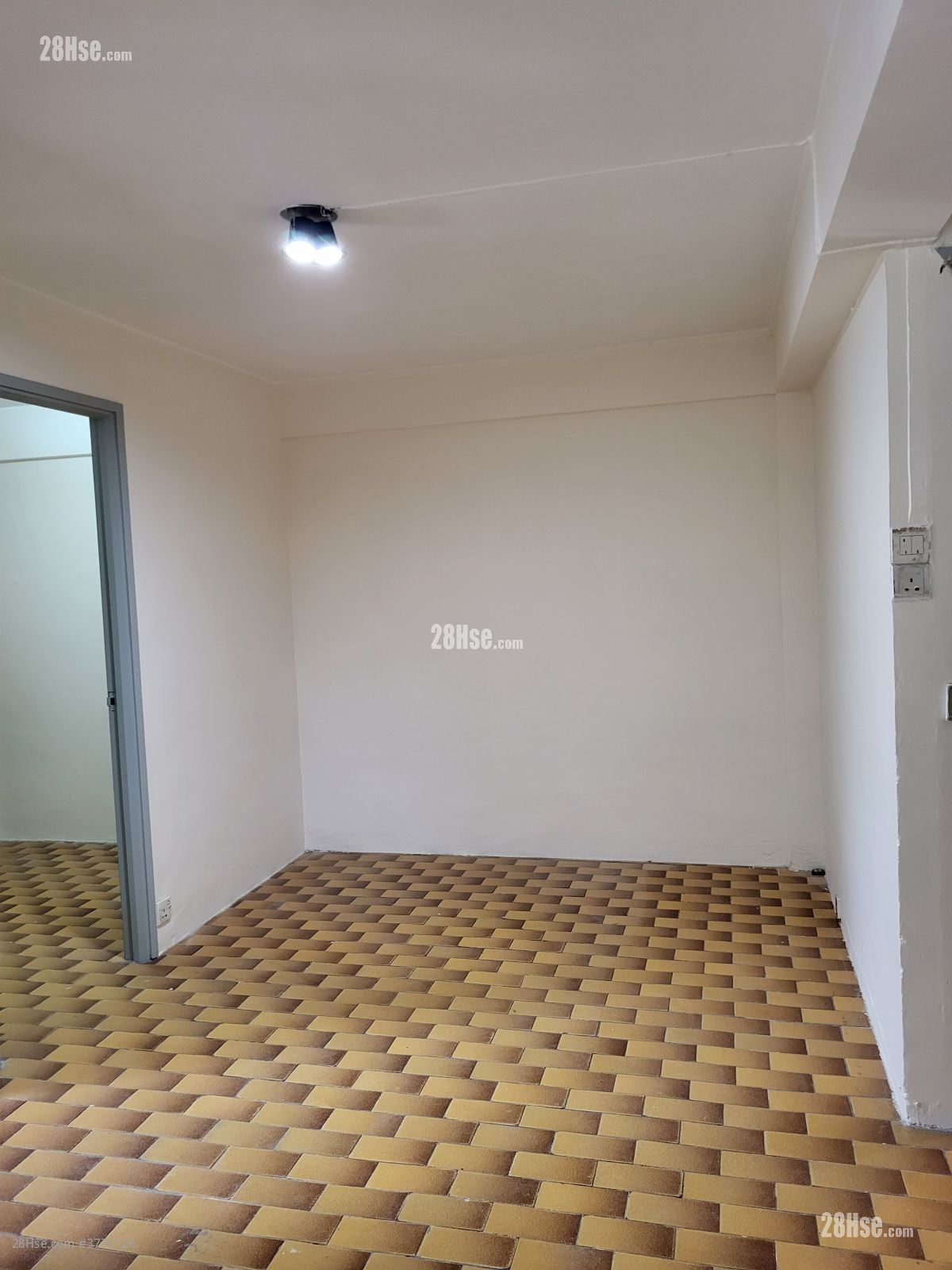 Village Rental 2 Bedrooms , 1 Bathroom 335 ft²