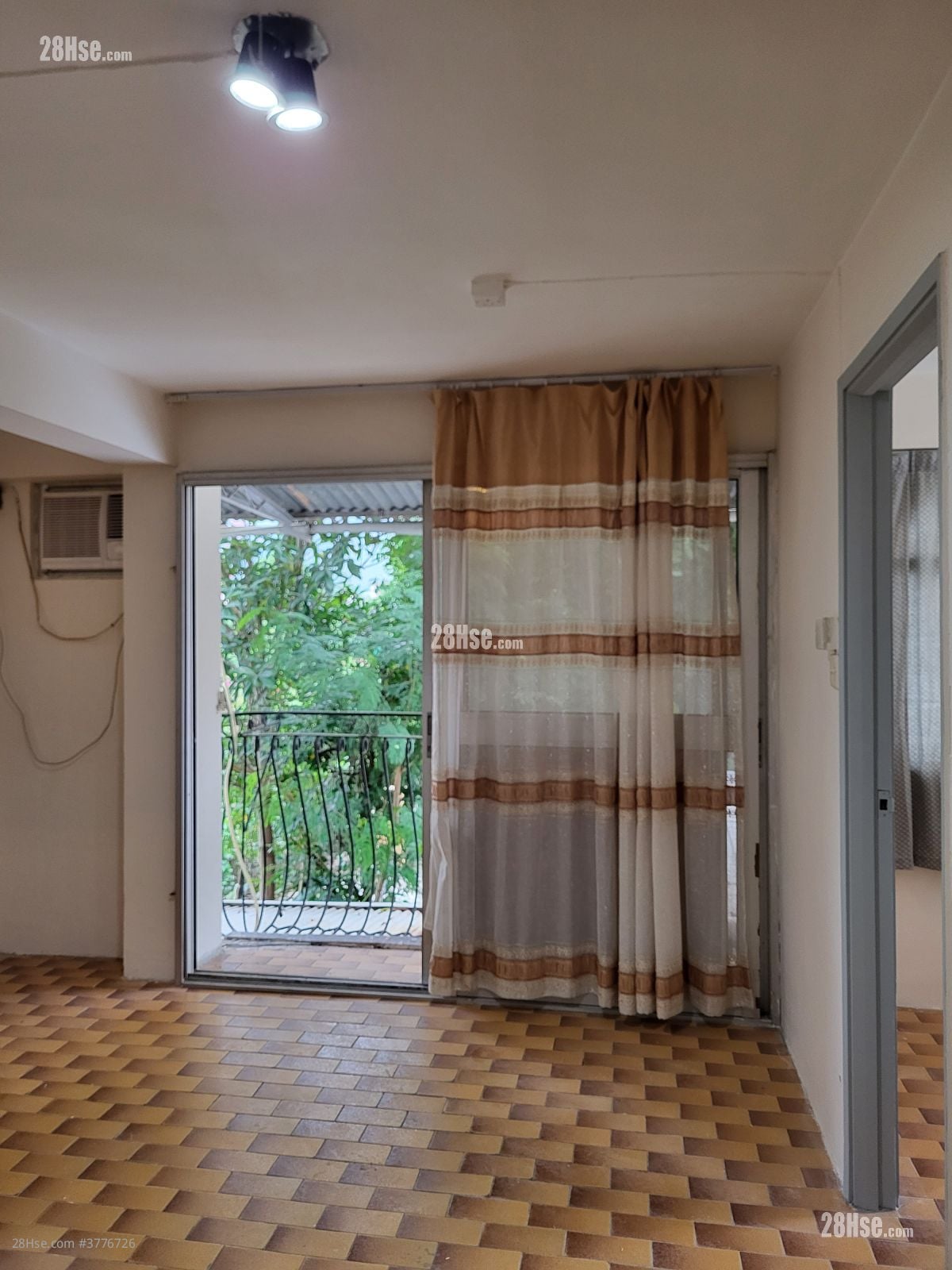 Village Rental 2 Bedrooms , 1 Bathroom 335 ft²