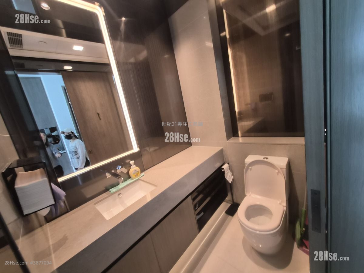 W Luxe Rental 1 Toilet