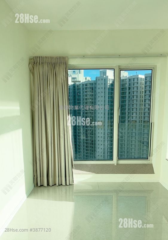 One West Kowloon Sell 3 Bedrooms , 2 Bathrooms 877 ft²