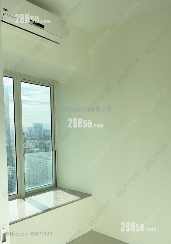 One West Kowloon Sell 3 Bedrooms , 2 Bathrooms 877 ft²