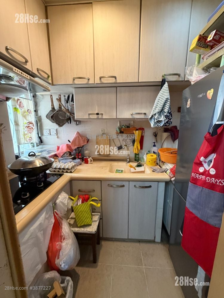 Nam Cheong Commercial Building Sell 3 Bedrooms , 1 Bathroom 435 ft²