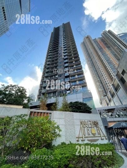 Aurora Sell Studio 218 ft²