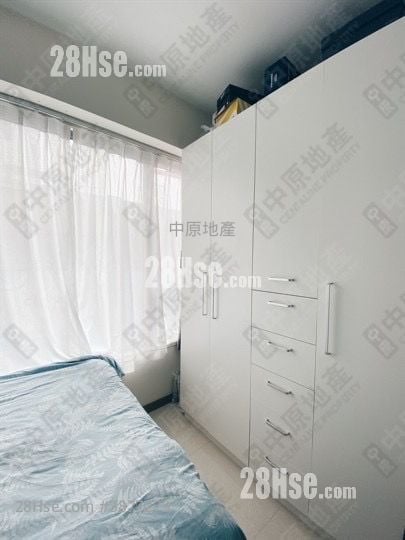 Aurora Sell Studio 218 ft²
