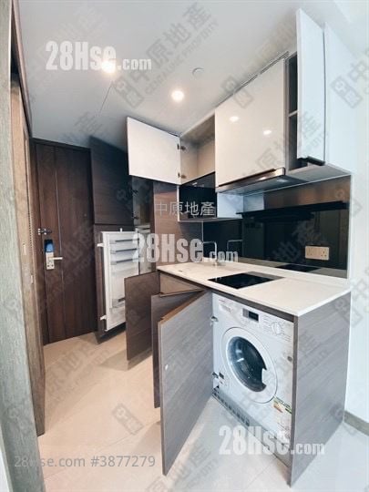 Aurora Sell Studio 218 ft²