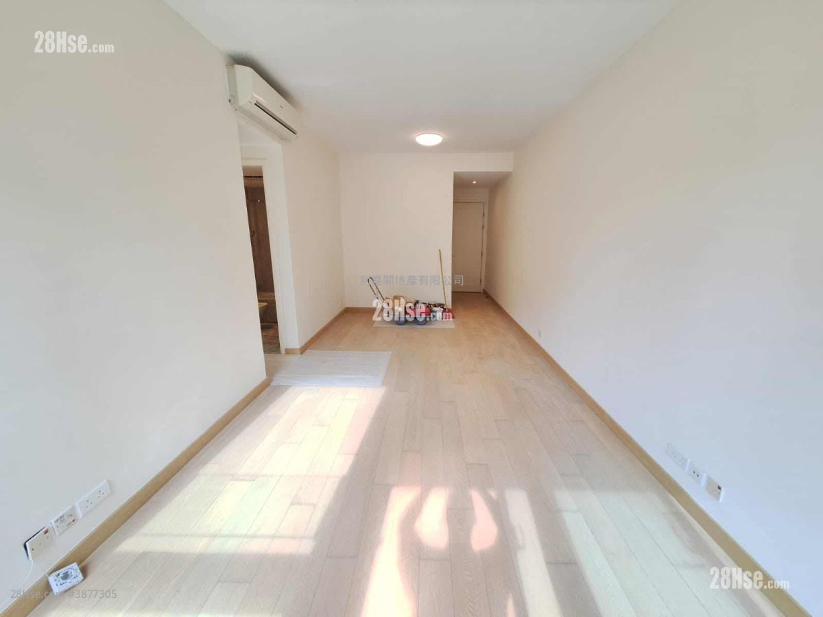Capri Rental 3 Bedrooms , 2 Bathrooms 829 ft²
