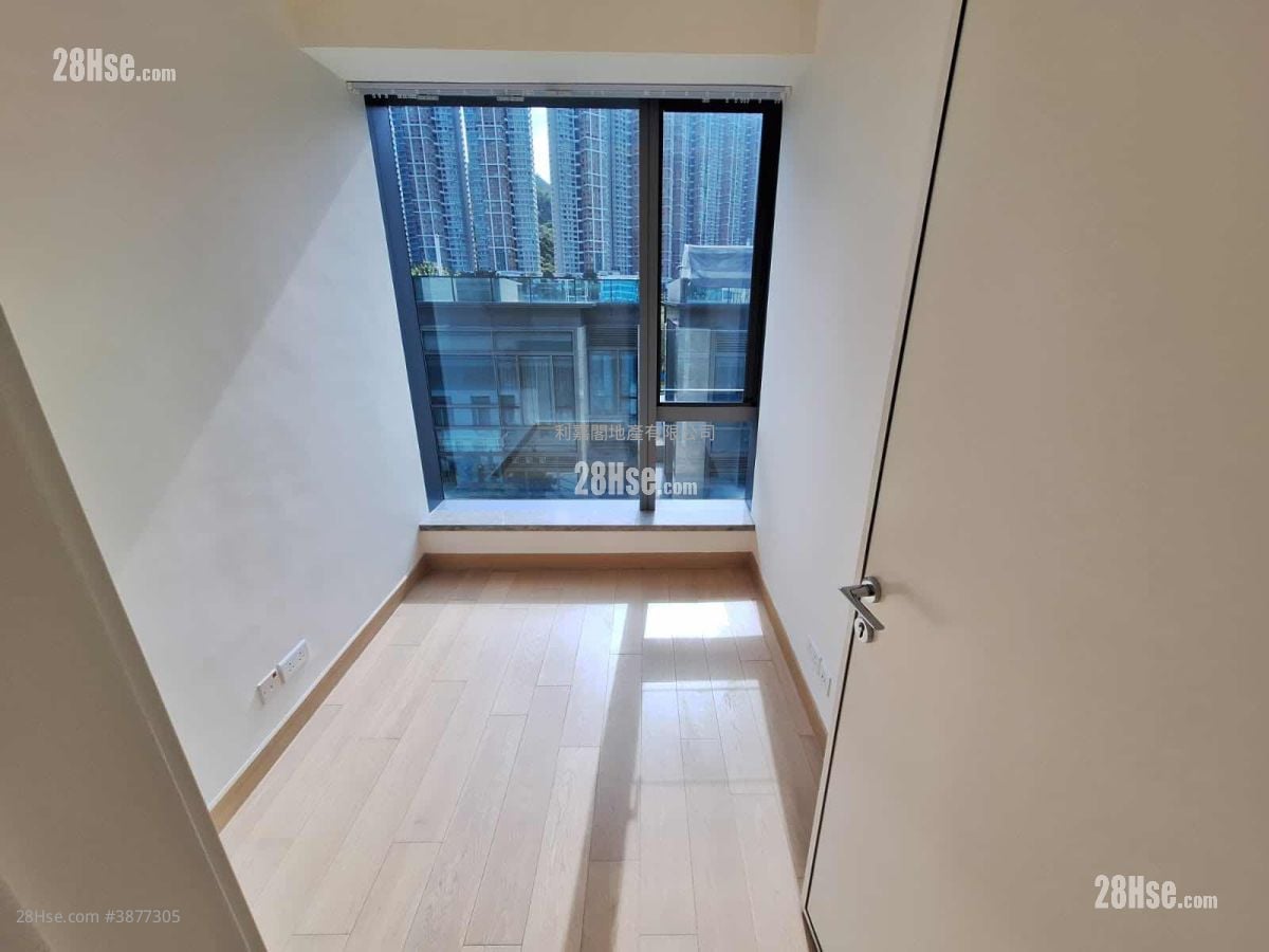 Capri Rental 3 Bedrooms , 2 Bathrooms 829 ft²