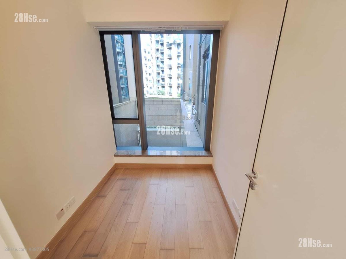 Capri Rental 3 Bedrooms , 2 Bathrooms 829 ft²