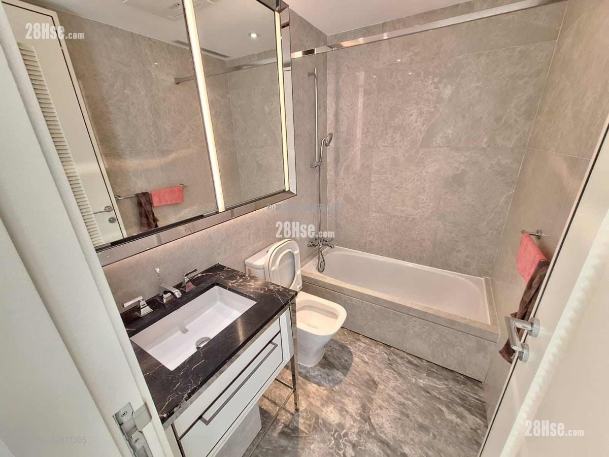 Capri Rental 3 Bedrooms , 2 Bathrooms 829 ft²