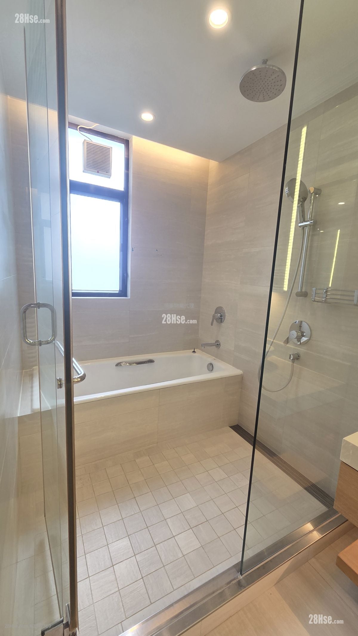 Chung Tak Mansion Rental 4 Bedrooms , 2 Bathrooms 2,550 ft²