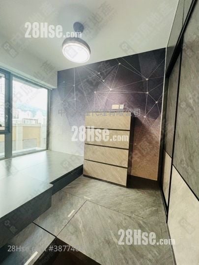 Aurora Sell 2 Bedrooms 423 ft²