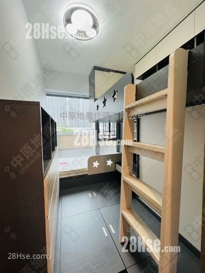 Aurora Sell 2 Bedrooms 423 ft²