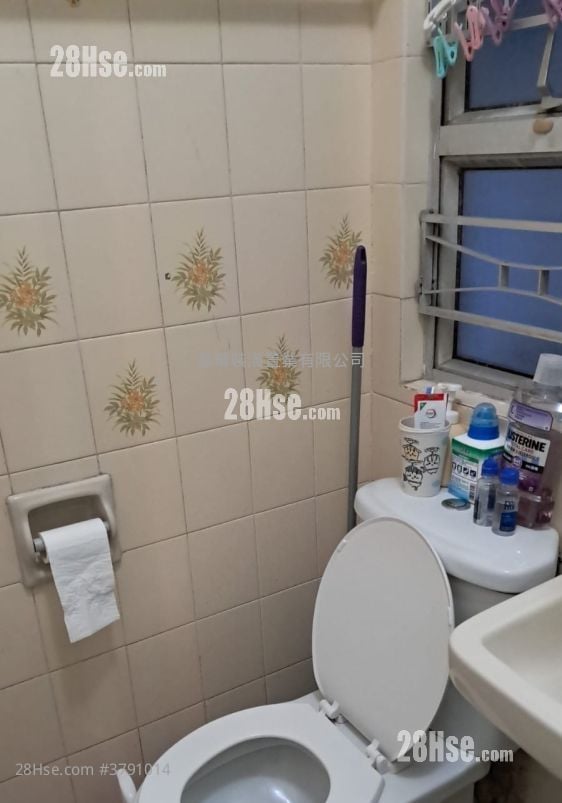 Hong Wah Mansion Sell 2 Bedrooms , 1 Bathroom 300 ft²