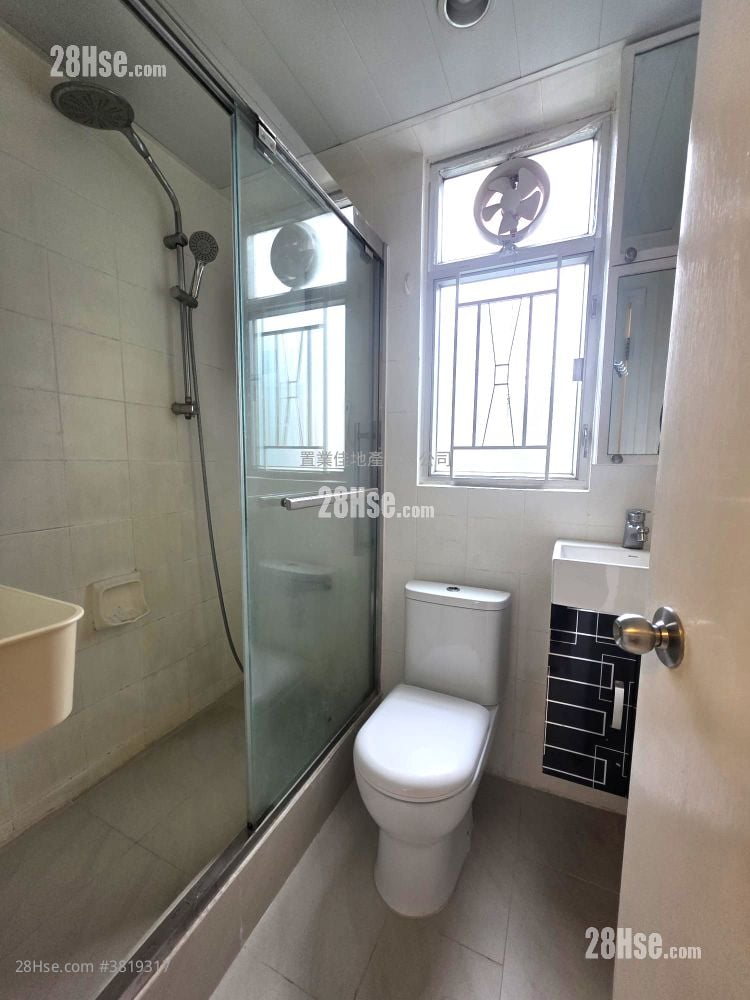 Lily Court Sell 2 Bedrooms , 1 Bathroom 357 ft²