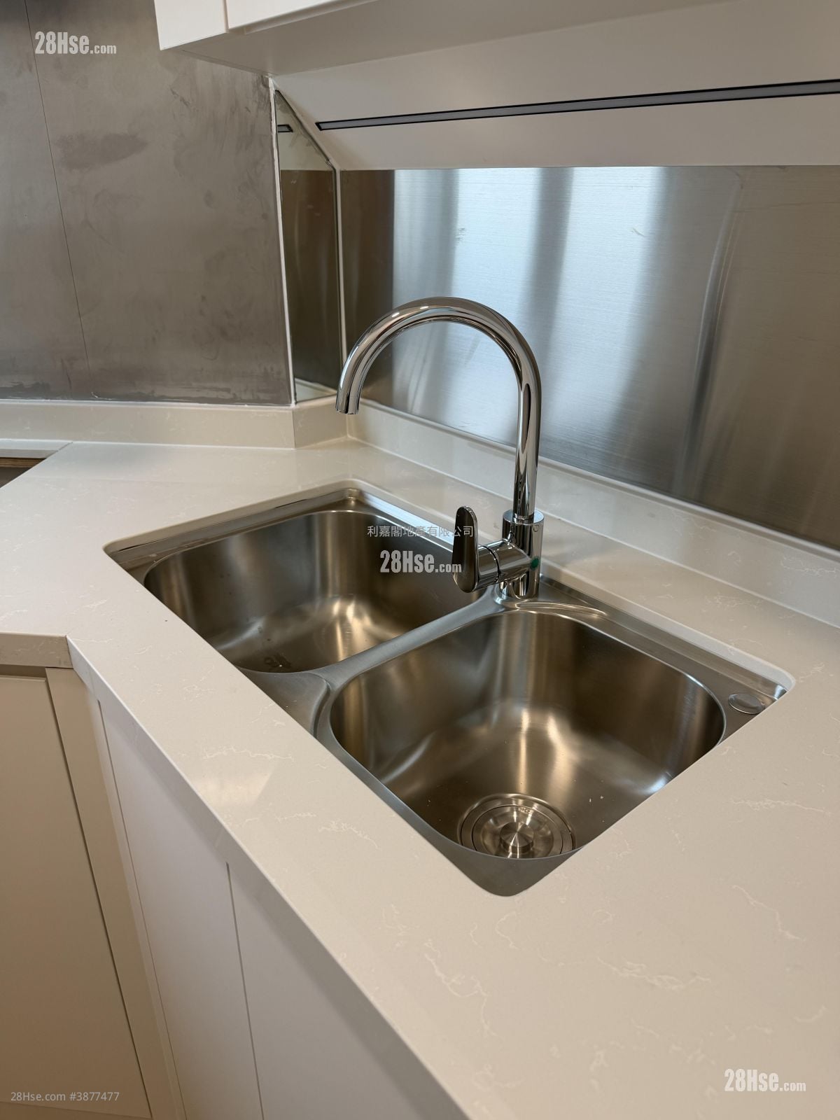 Le Prestige Rental 3 Bedrooms , 2 Bathrooms 728 ft²