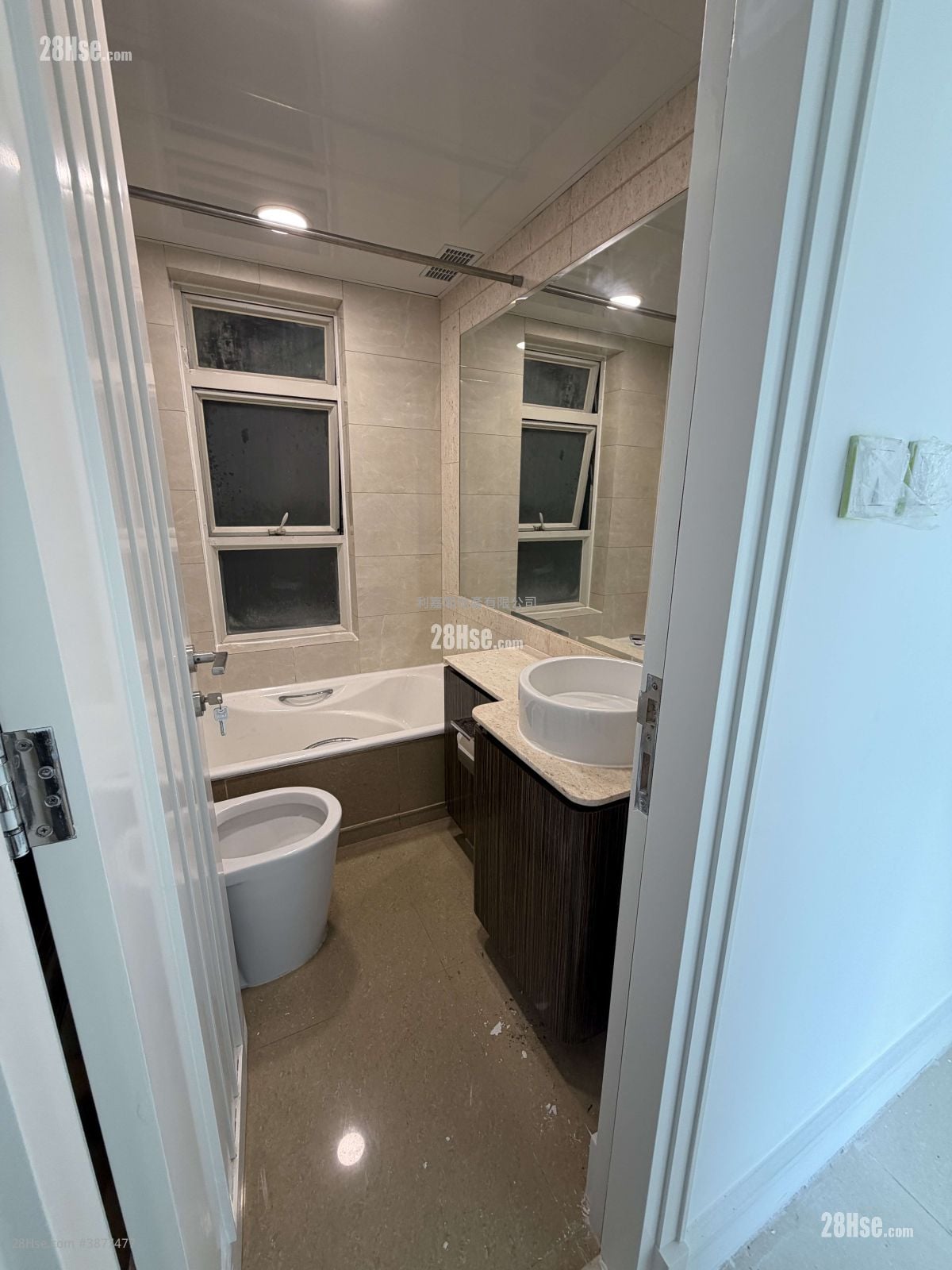 Le Prestige Rental 3 Bedrooms , 2 Bathrooms 728 ft²