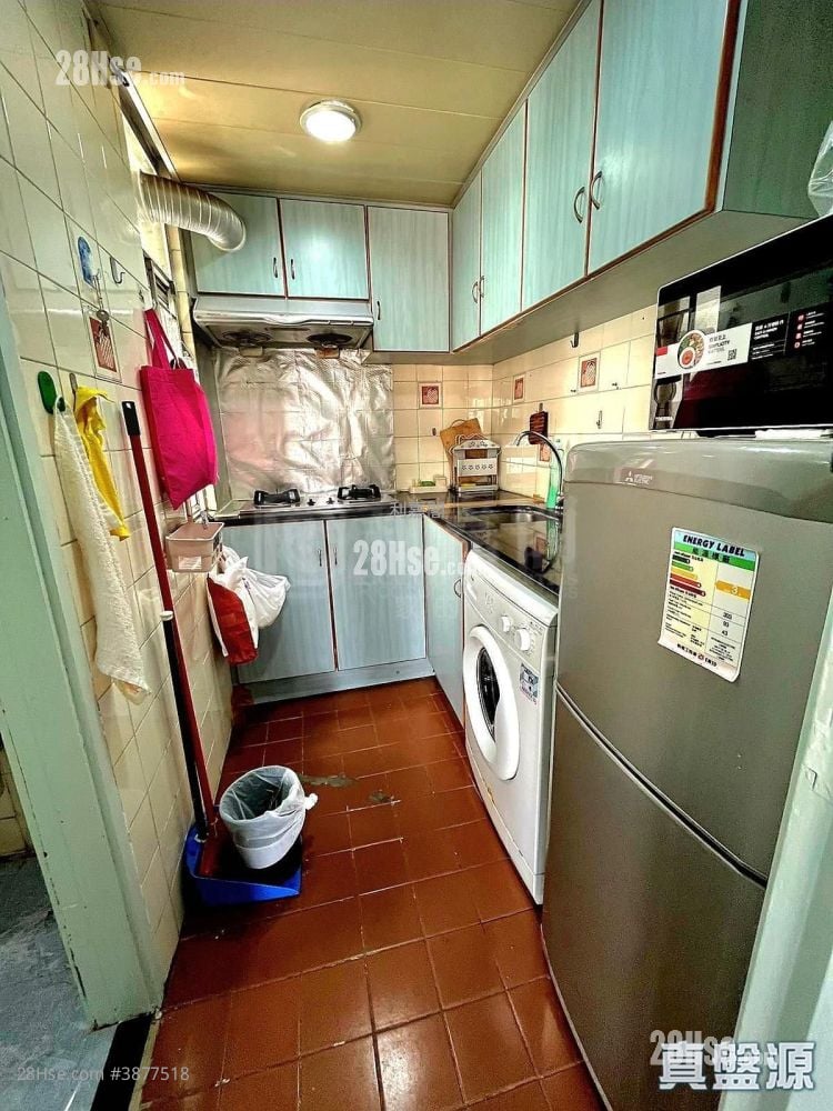 Kam Wah Garden Sell 2 Bedrooms , 1 Bathroom 353 ft²