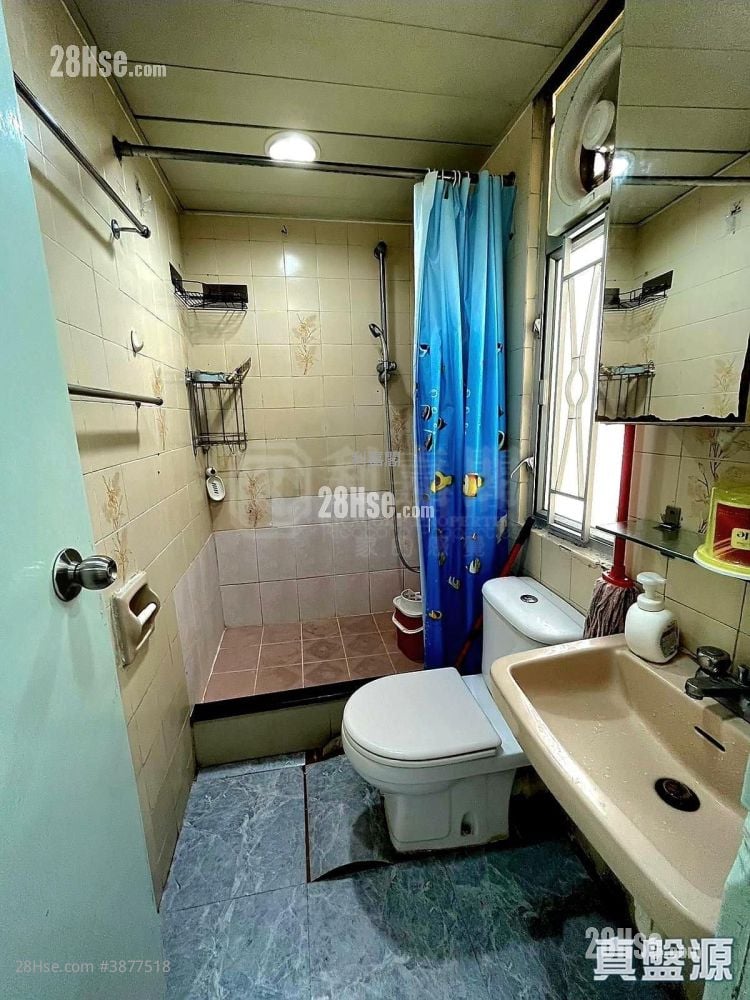 Kam Wah Garden Sell 2 Bedrooms , 1 Bathroom 353 ft²