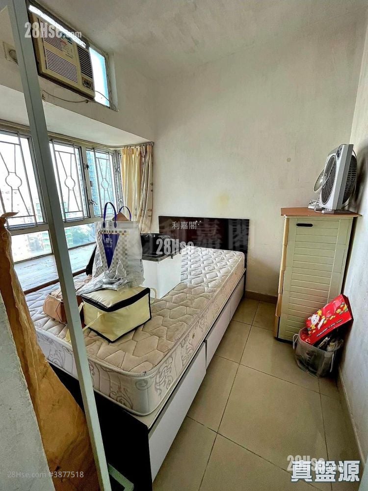 Kam Wah Garden Sell 2 Bedrooms , 1 Bathroom 353 ft²