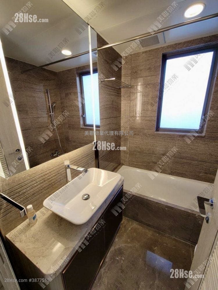 Sea To Sky Rental 3 Bedrooms , 2 Bathrooms 808 ft²