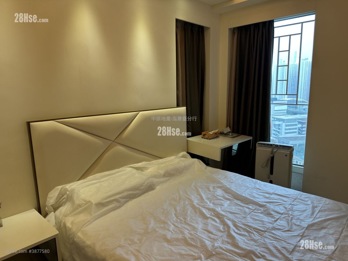 One West Kowloon Sell 3 Bedrooms 872 ft²