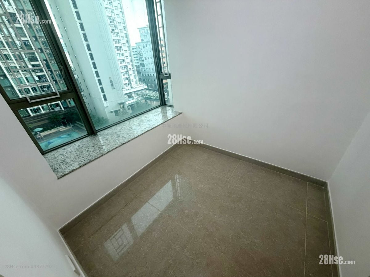 Yuccie Square Sell 2 Bedrooms , 1 Bathroom 430 ft²