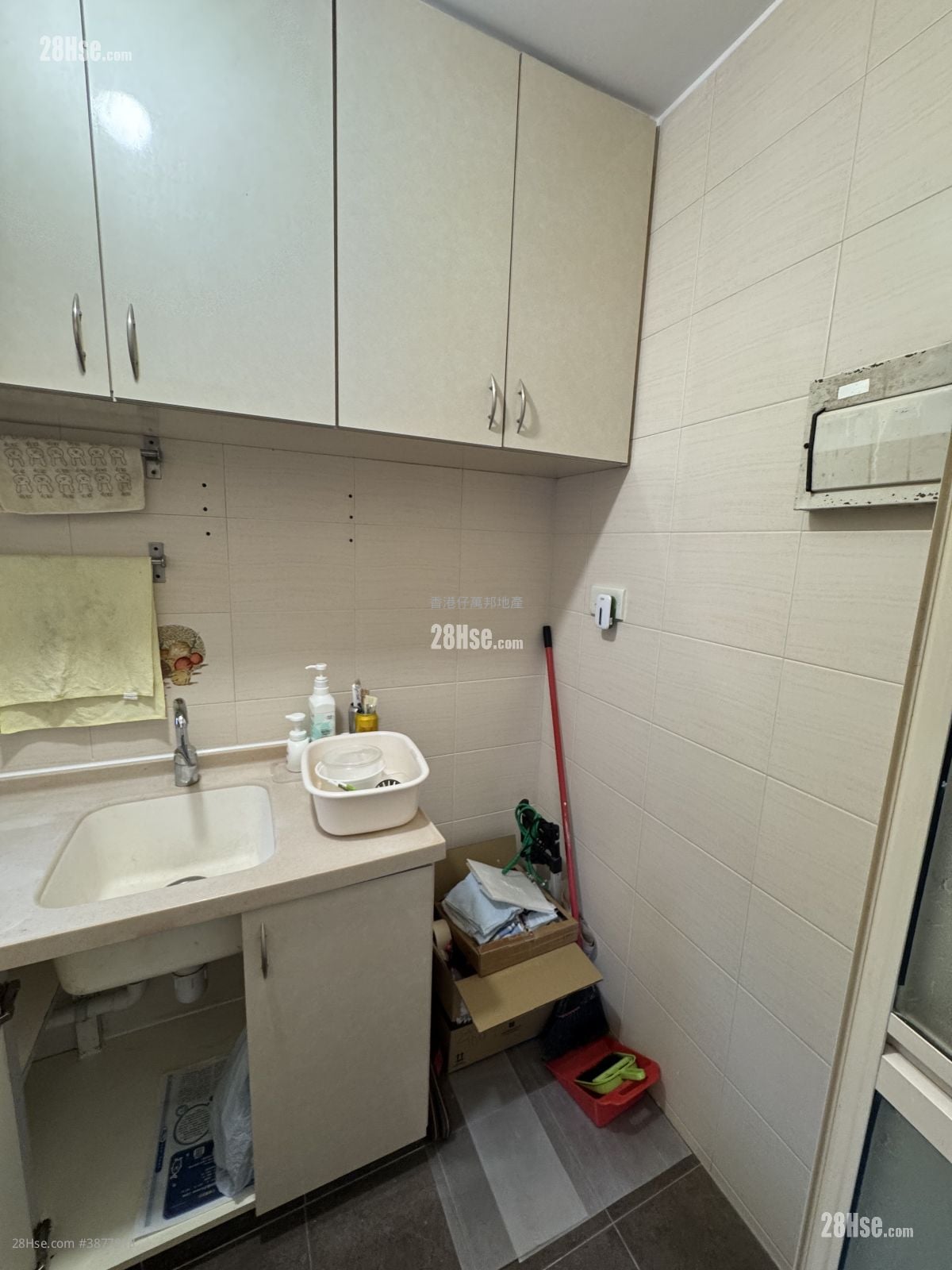 Comfort Centre Rental 3 Bedrooms , 1 Bathroom 511 ft²