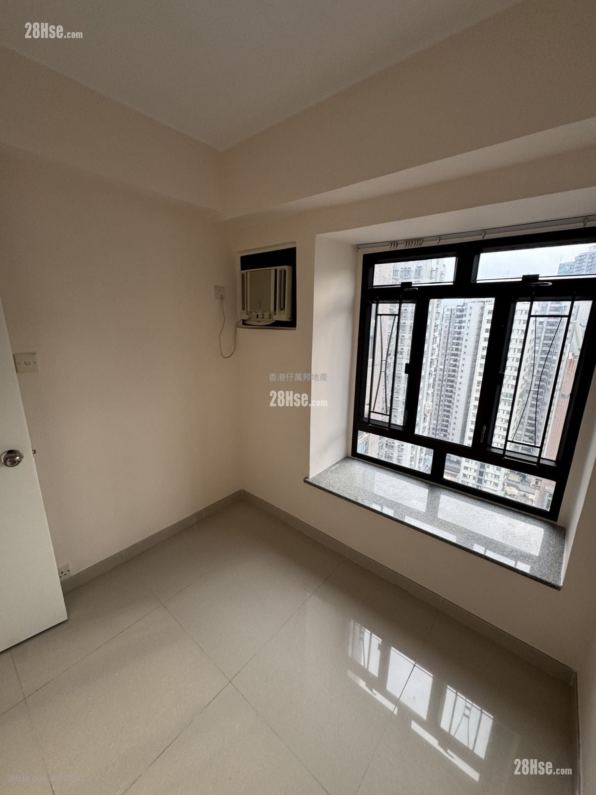Comfort Centre Rental 3 Bedrooms , 1 Bathroom 511 ft²