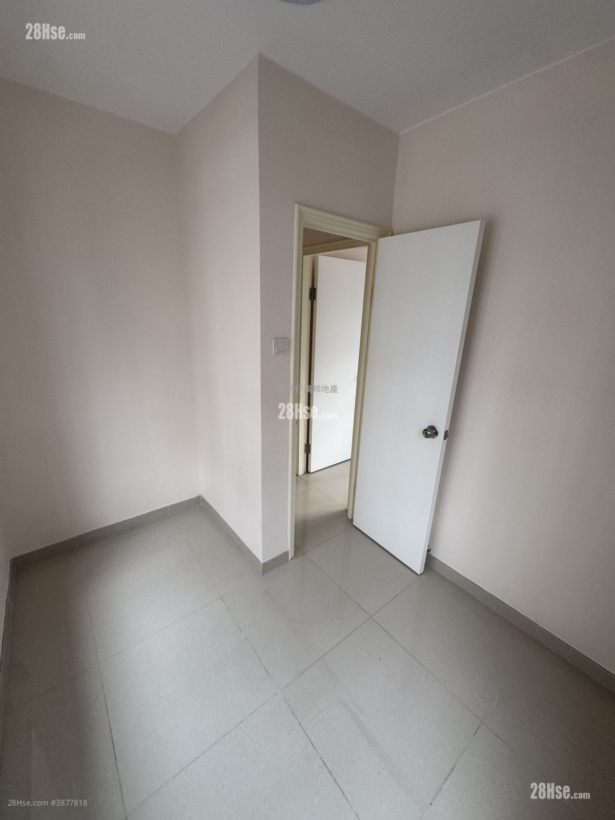 Comfort Centre Rental 3 Bedrooms , 1 Bathroom 511 ft²