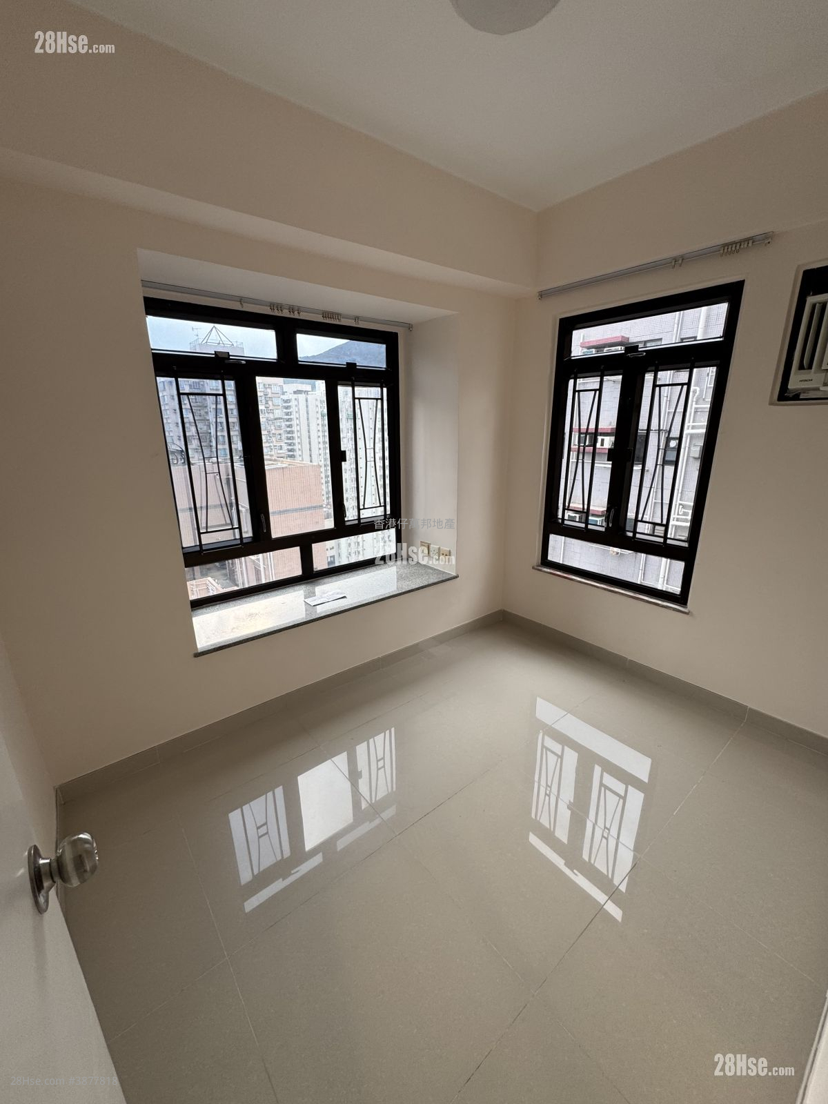 Comfort Centre Rental 3 Bedrooms , 1 Bathroom 511 ft²
